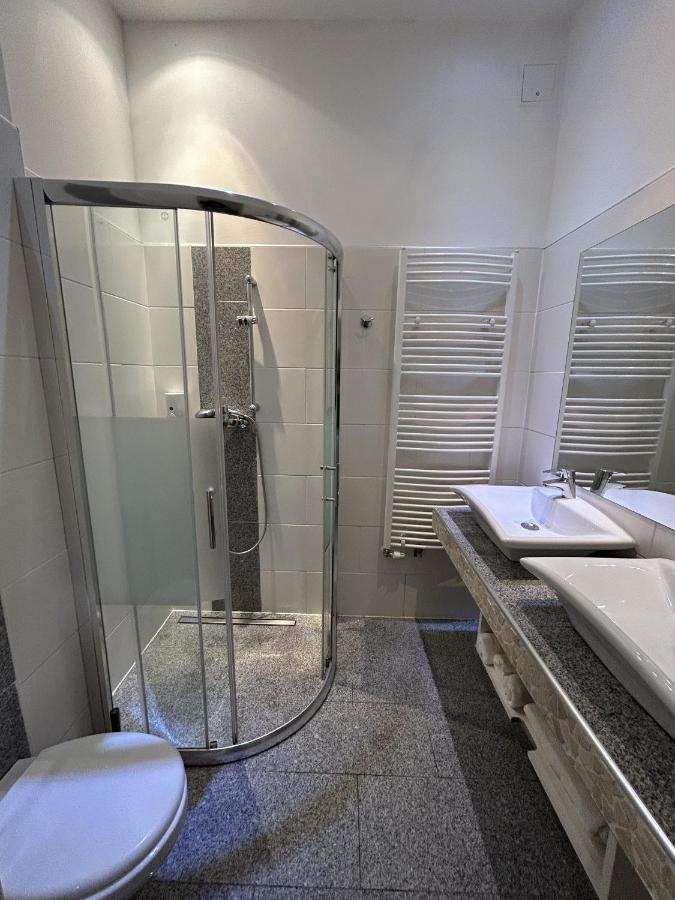 Cozy City Center Apartments Вена Экстерьер фото