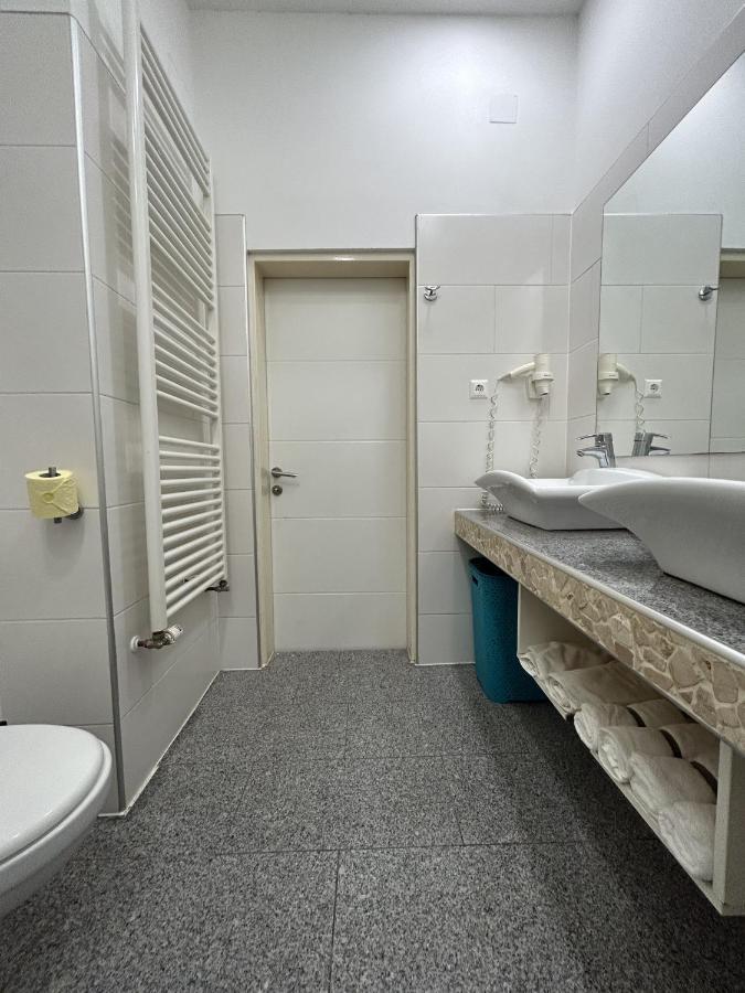 Cozy City Center Apartments Вена Экстерьер фото