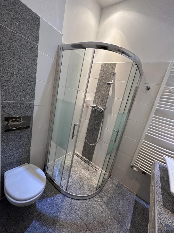 Cozy City Center Apartments Вена Экстерьер фото
