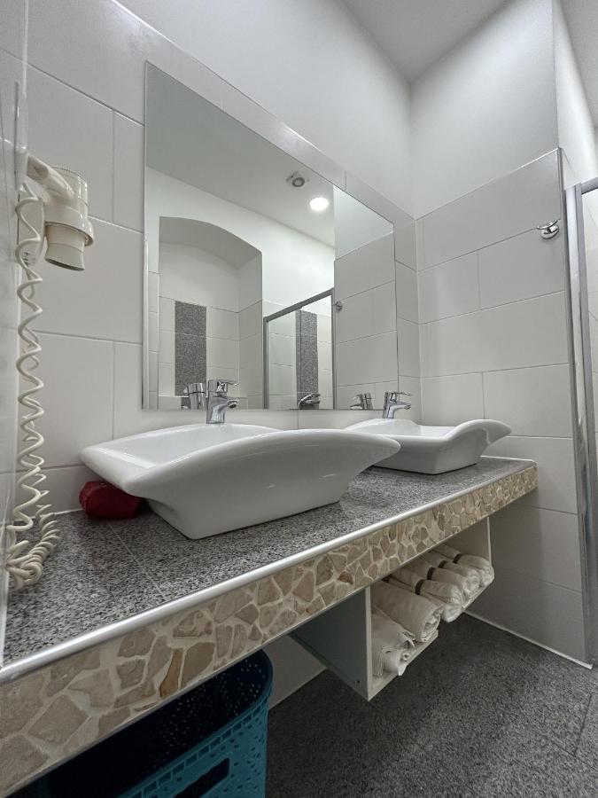 Cozy City Center Apartments Вена Экстерьер фото