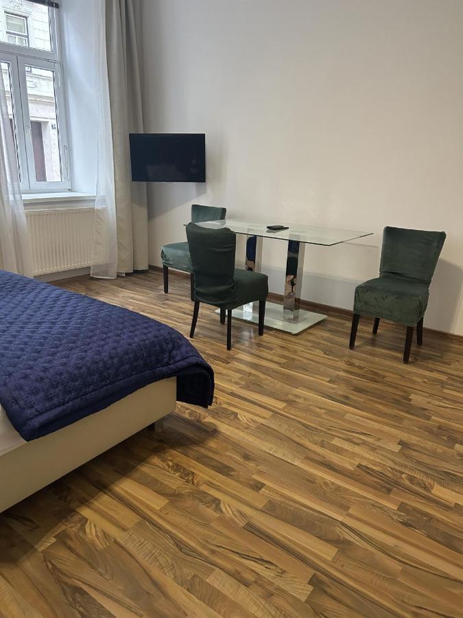 Cozy City Center Apartments Вена Экстерьер фото