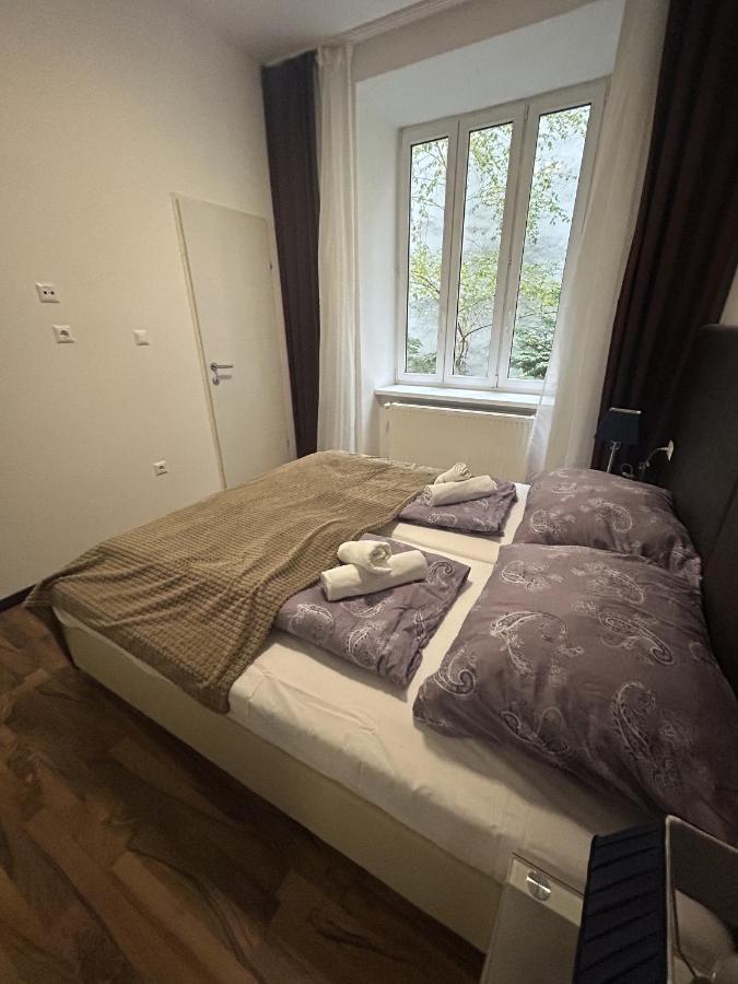 Cozy City Center Apartments Вена Экстерьер фото