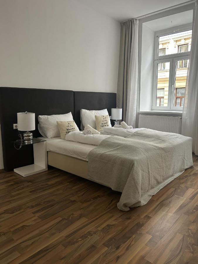 Cozy City Center Apartments Вена Экстерьер фото